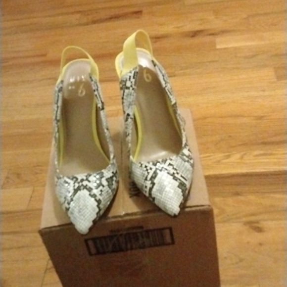 Pumps - Picture 2 of 4